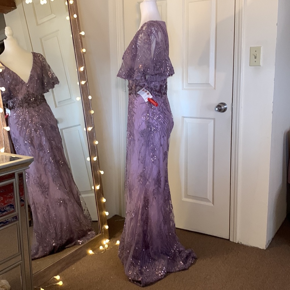 MAC DUGGAL
Vintage Flutter Sleeve Evening Gown - Picture 10 of 17
